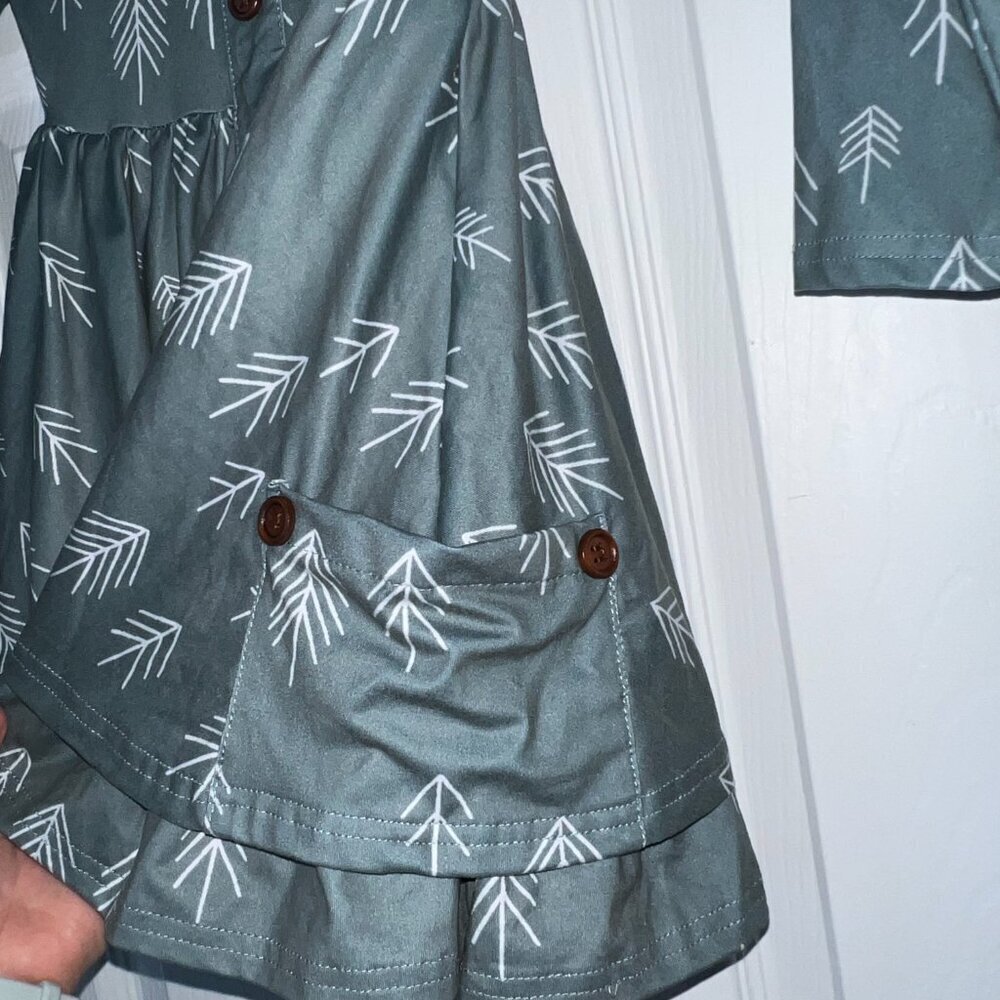 Foxtail Lilies Green Arrows Long Sleeve Twirl Dress Size 2T - Picture 2 of 5